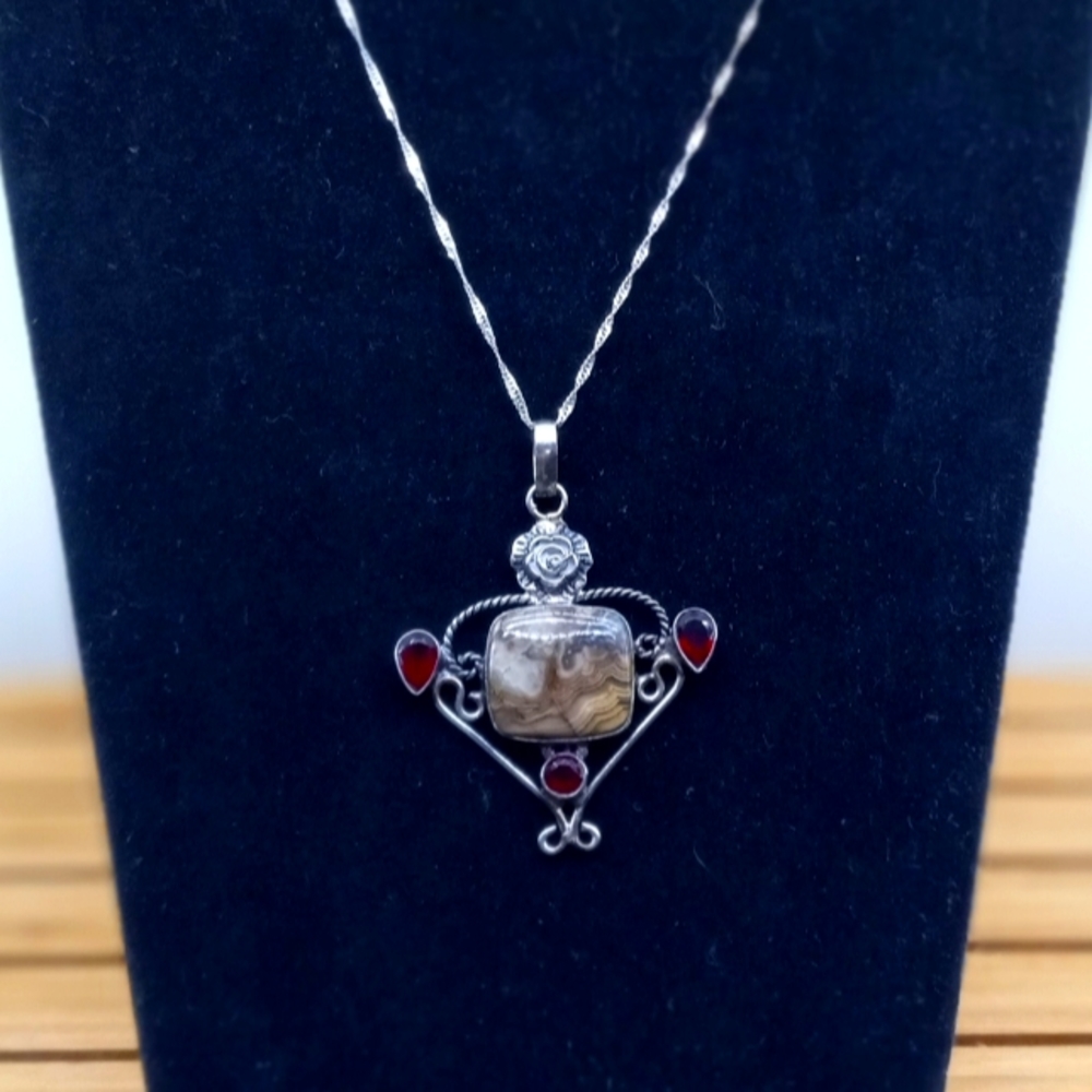 Mexican Laguna Lace Agate Necklace